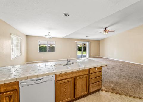 2415 E Chestnut Ct, Visalia, CA 93292 photo 11