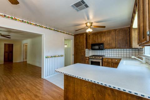 2138 E Westcott Ave, Visalia, CA 93292 photo 10