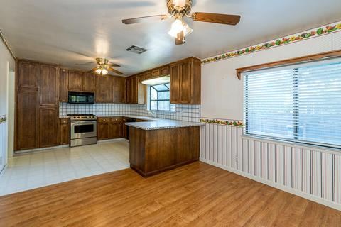 2138 E Westcott Ave, Visalia, CA 93292 photo 9