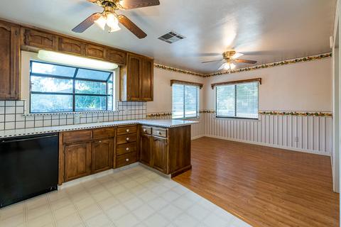 2138 E Westcott Ave, Visalia, CA 93292 photo 12