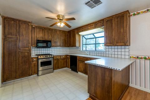 2138 E Westcott Ave, Visalia, CA 93292 photo 11