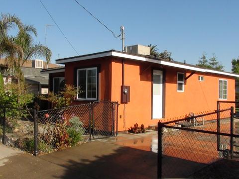 106 E Walnut Ave, Visalia, CA 93277 photo 3