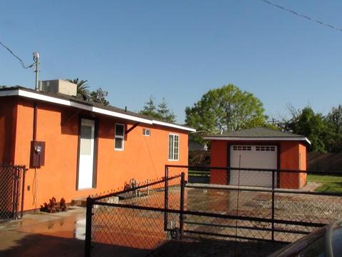 106 E Walnut Ave, Visalia, CA 93277 photo 2