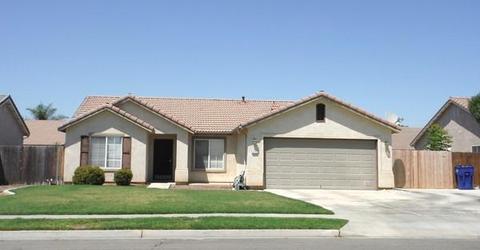 1452 Monarch Dr, Lemoore, CA 93245 photo 1
