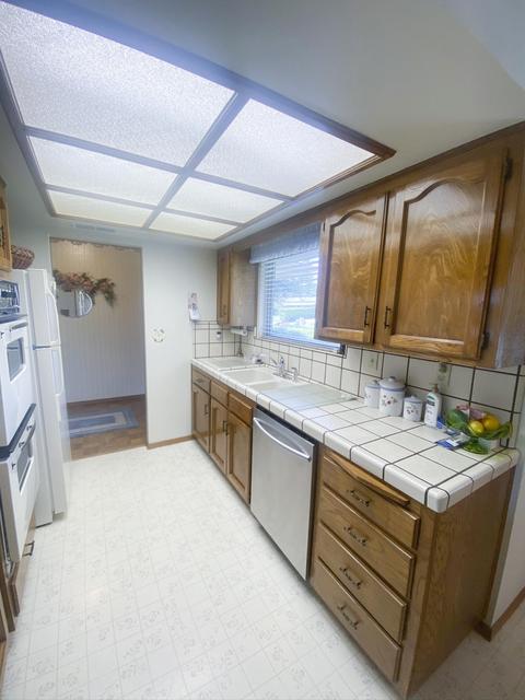1603 E Avila Dr, Tulare, CA 93274 photo 9