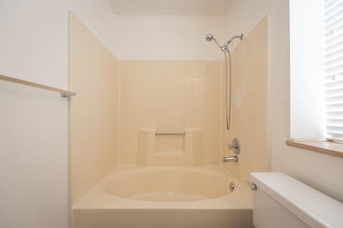 1810 E Vine Ave, Visalia, CA 93292 photo 30