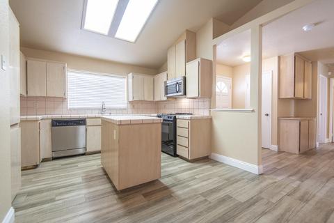 1810 E Vine Ave, Visalia, CA 93292 photo 12