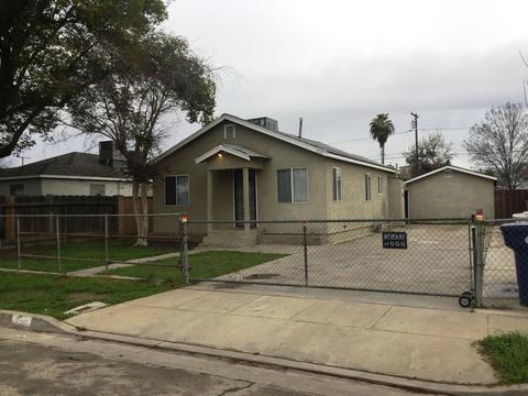 712 S E St, Tulare, CA 93274 photo 1
