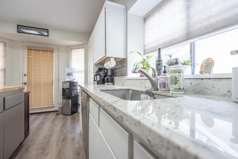 1402 E Vassar Dr, Visalia, CA 93292 photo 17
