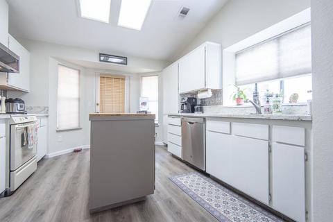 1402 E Vassar Dr, Visalia, CA 93292 photo 16