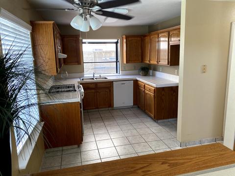 677 Alpha St, Tulare, CA 93274 photo 5