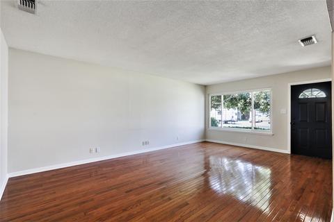 578 W San Jose Ave, Clovis, CA 93612 photo 3