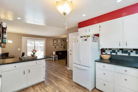 656 E Palm Ave, Reedley, CA 93654 photo 8