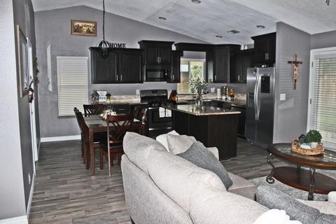 832 E Myrtle Ave, Visalia, CA 93292 photo 9