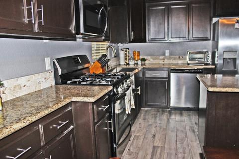 832 E Myrtle Ave, Visalia, CA 93292 photo 13