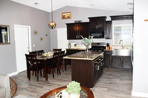 832 E Myrtle Ave, Visalia, CA 93292 photo 8
