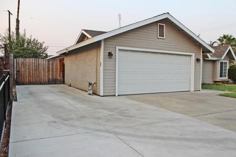 832 E Myrtle Ave, Visalia, CA 93292 photo 2