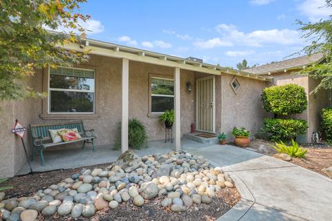 937 E Cross Ave, Tulare, CA 93274 photo 4