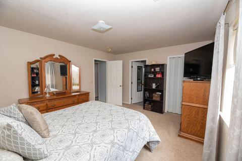 2829 E Valley Oaks Dr, Visalia, CA 93292 photo 16