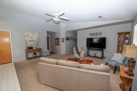 2829 E Valley Oaks Dr, Visalia, CA 93292 photo 4