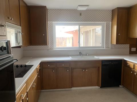1346 W Iris Ave, Visalia, CA 93277 photo 4