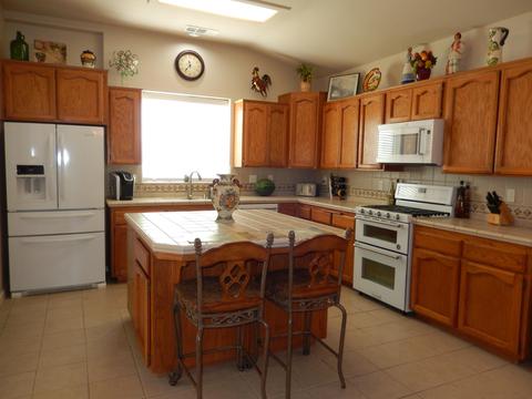 1227 E Copper Ct, Visalia, CA 93292 photo 4