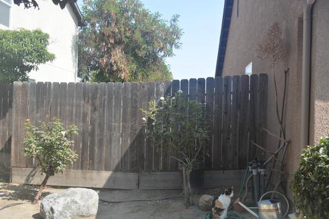 314 S Sol Ct, Visalia, CA 93292 photo 17