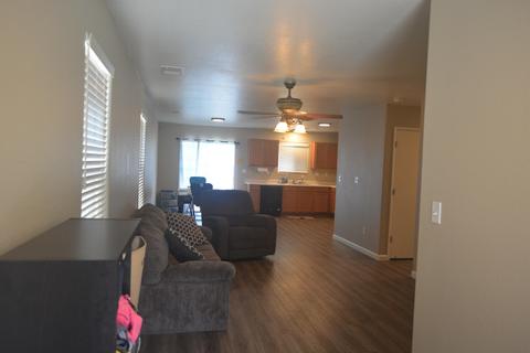 314 S Sol Ct, Visalia, CA 93292 photo 3