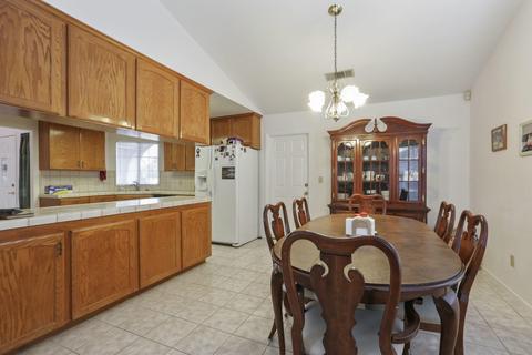 536 E Ferguson Ct, Visalia, CA 93292 photo 9