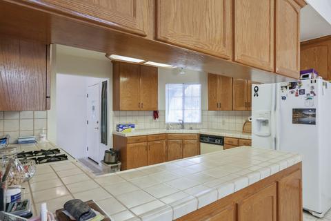 536 E Ferguson Ct, Visalia, CA 93292 photo 11