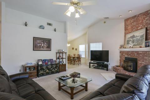536 E Ferguson Ct, Visalia, CA 93292 photo 3