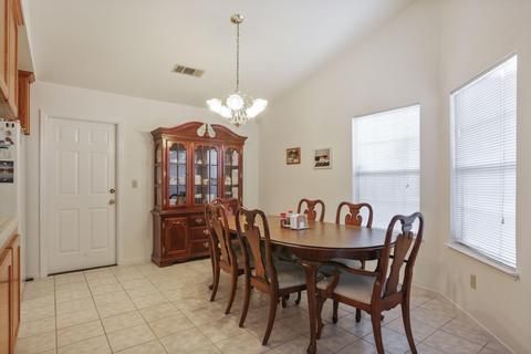 536 E Ferguson Ct, Visalia, CA 93292 photo 7