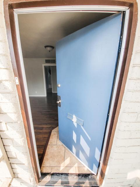 112 W Walnut Ave, Visalia, CA 93277 photo 3