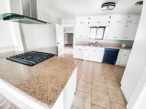 112 W Walnut Ave, Visalia, CA 93277 photo 7