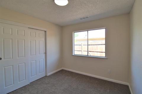 413 E Oakridge Ct, Visalia, CA 93291 photo 20