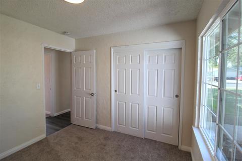413 E Oakridge Ct, Visalia, CA 93291 photo 14