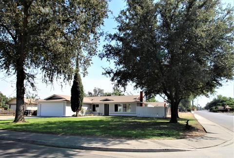 413 E Oakridge Ct, Visalia, CA 93291 photo 1