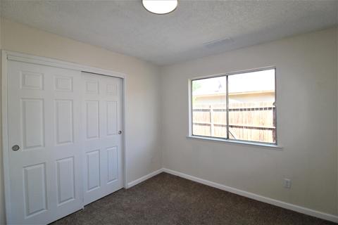 413 E Oakridge Ct, Visalia, CA 93291 photo 21