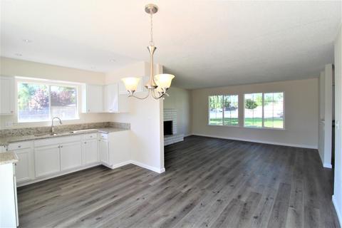 413 E Oakridge Ct, Visalia, CA 93291 photo 7
