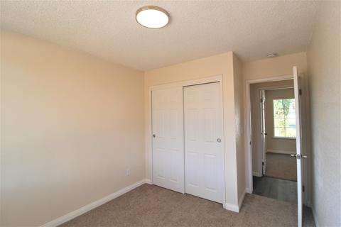 413 E Oakridge Ct, Visalia, CA 93291 photo 10