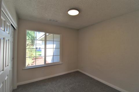 413 E Oakridge Ct, Visalia, CA 93291 photo 13