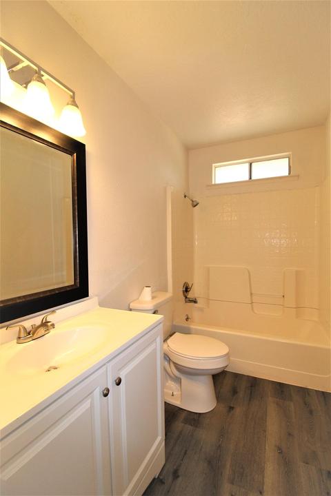 413 E Oakridge Ct, Visalia, CA 93291 photo 12