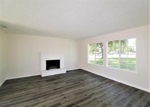 413 E Oakridge Ct, Visalia, CA 93291 photo 5