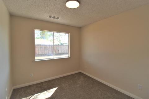 413 E Oakridge Ct, Visalia, CA 93291 photo 11