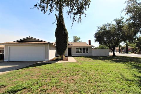 413 E Oakridge Ct, Visalia, CA 93291 photo 3