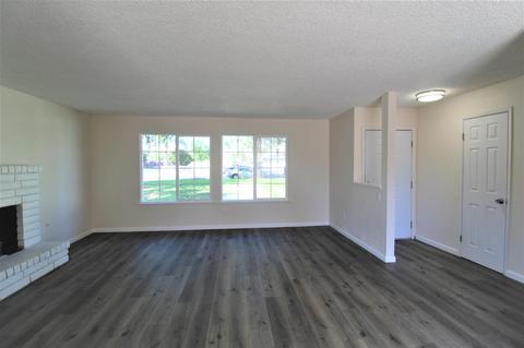 413 E Oakridge Ct, Visalia, CA 93291 photo 8