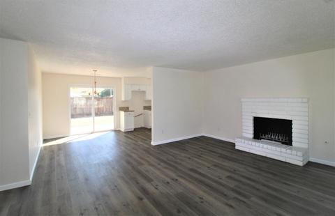 413 E Oakridge Ct, Visalia, CA 93291 photo 9