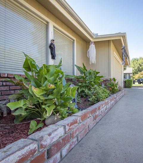 695 E Ann Dr, Reedley, CA 93654 photo 3