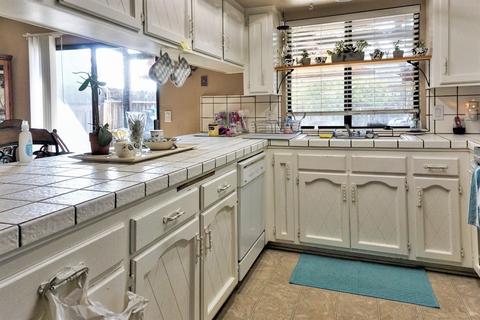 1830 E Vassar, Visalia, CA 93291 photo 8