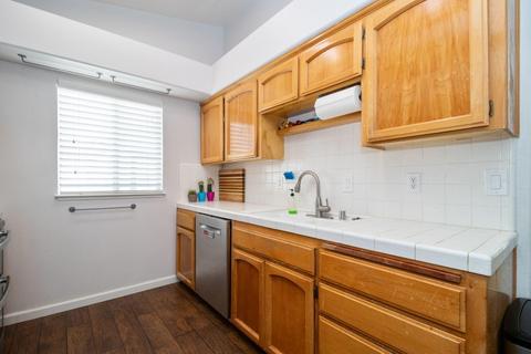 762 Valencia Ave, Lemoore, CA 93245 photo 9